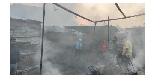 रातों-रात उजड़ा बाकरगंज बाजार, सैकड़ों दुकानें जलकर हुई खाक